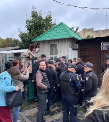 У центрі Львова незаконно перекрили одну з вулиць 