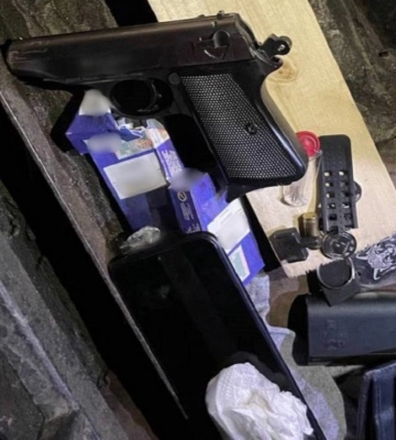 Погрожували пістолетом і гранатою. У центрі Львова двоє юнаків пограбували чоловіка