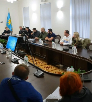 Козицький зустрівся з частиною волонтерів Львівщини. Перед пресконференцією інших