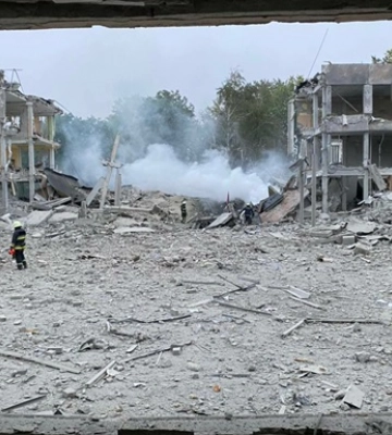 В Лозовой войска РФ уничтожили школу и детский сад