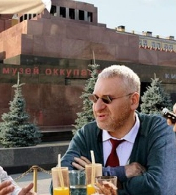 Москву еще не взяли? Яркие фотожабы про Путина, оккупантов и НАТО