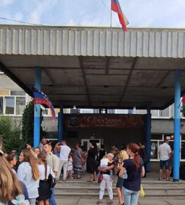 Мариупольских первоклассников оккупанты заставляют учить гимн РФ, - Андрющенко