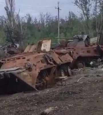 Могильник сожженной российской бронетехники в Харьковской области. ВИДЕО