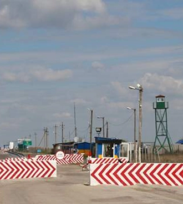 Тюремные порядки: из Крыма больше не будут выпускать водителей без разрешения военкомата