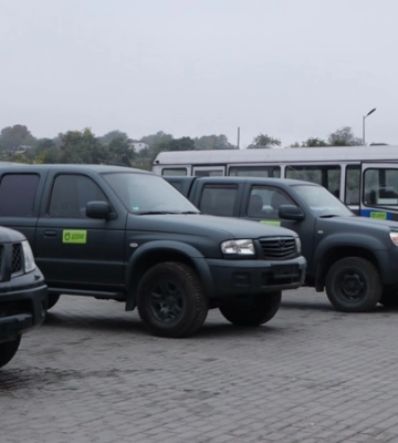 Дніпро передав на фронт іще чотири автівки