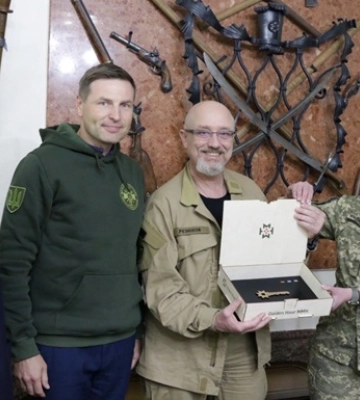 Люди — понад усе. Естонія передала Україні сучасний мобільний шпиталь