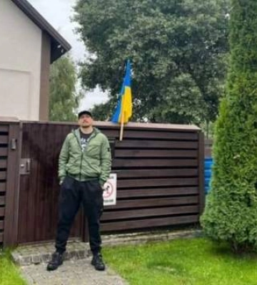 З українським прапором: Усик показав свій будинок під Києвом, який був захоплений росіянами
