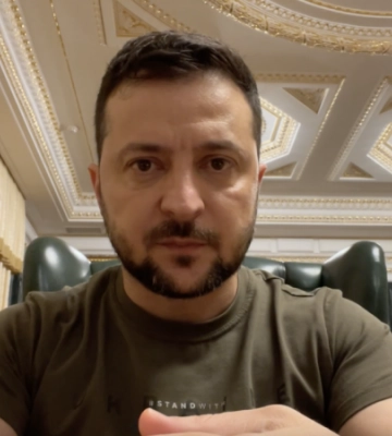 Разом з нашими військами та нашим прапором на деокуповану територію заходить і звичайне нормальне життя, - Зеленський