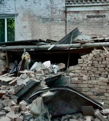 Пошкоджені будинки і кілька газогонів: росіяни двічі атакували Нікополь