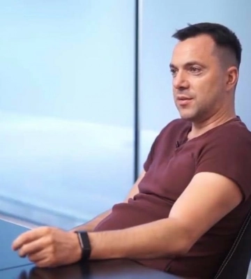 Єдина ділянка фронту: Арестович розповів, де окупанти намагаються &quot;хоч якось наступати&quot;