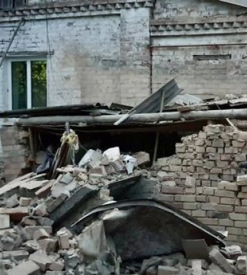 Военные РФ трижды за ночь обстреляли Никопольский район, сам город - дважды, повреждены до 20 домов, газопроводы и линии электропередач, - Резниченко. ФОТОрепортаж