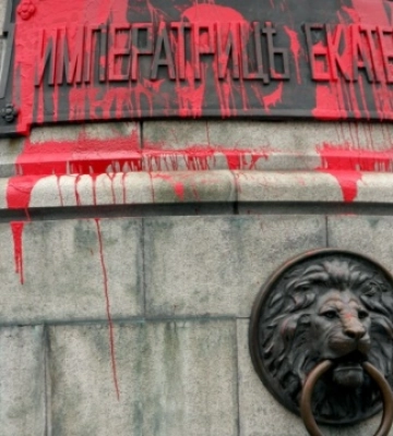 В Одессе третий раз за четыре дня облили краской памятник Екатерине II