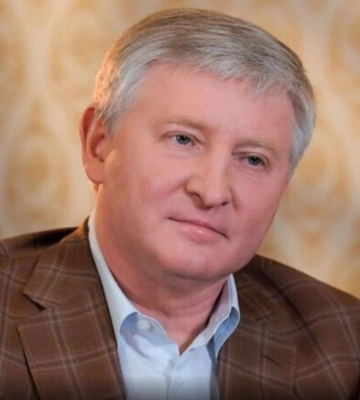 Тисячі звільнених. Працівники закритого медіахолдингу Ахметова оголосили про плани