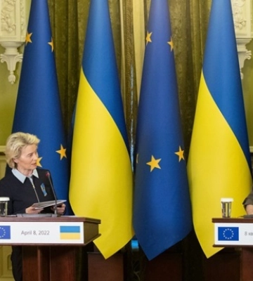 Глава Еврокомиссии снова едет в Киев