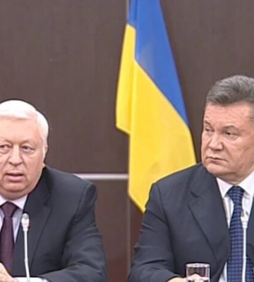 ЄС зняв санкції з Януковича, Пшонки та їх синів ЄС зняв санкції з Януковича, Пшонки та їх синів