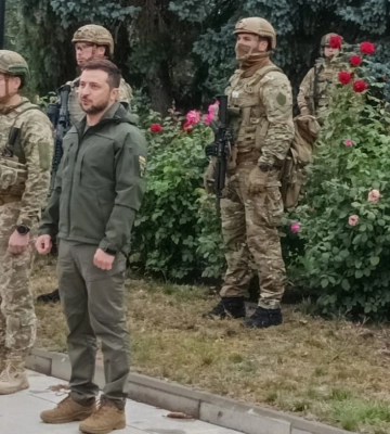 Зеленский прибыл в освобожденный Изюм