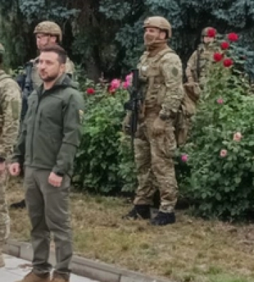 Зеленський приїхав до Ізюма на урочисте підняття прапора України: фото