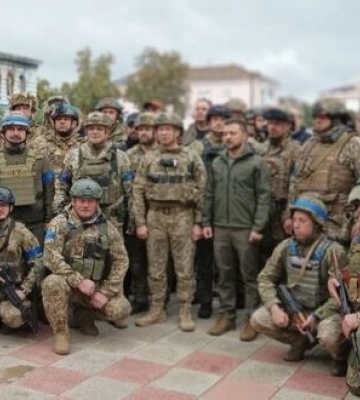 Зеленский приехал в освобожденный от российских оккупантов Изюм. ФОТОрепортаж