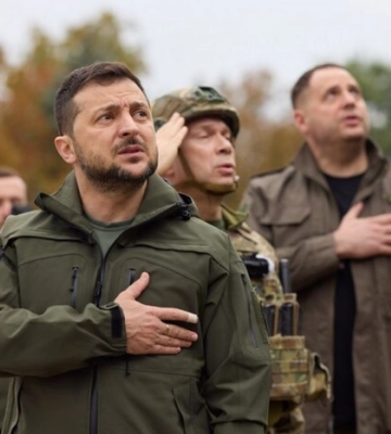 Зеленський відвідав деокупований Ізюм. Який вигляд має місто зараз (відео)