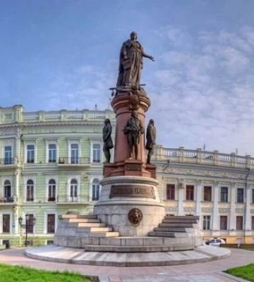 В Одесской ОВА объяснили &quot;историческую ценность&quot; статуи Екатерины II
