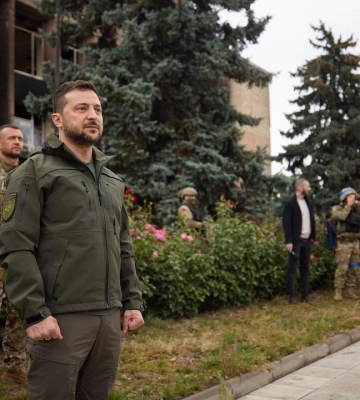 Зеленский прогулялся по Изюму и анонсировал деоккупацию Крыма – видео