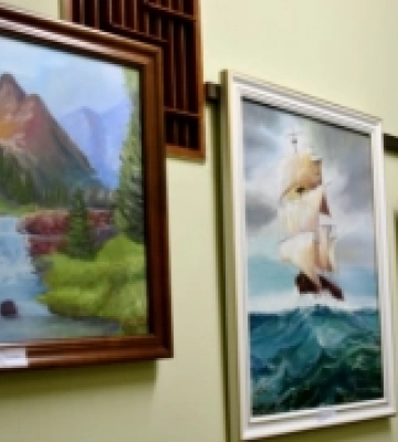 Учні школи мистецтв на Рівненщині виставили свої доробки на аукціон, аби допомогти ЗСУ