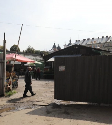 У Львові демонтують незаконно встановлені брами біля ринку &quot;Добробут&quot;