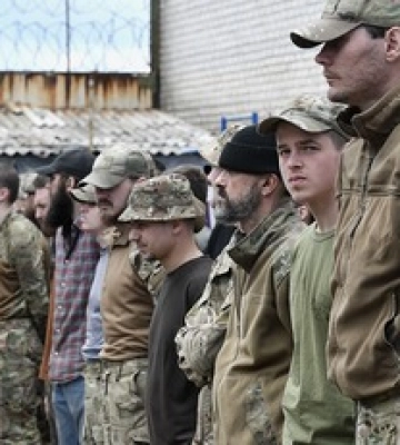 Їх треба витягати з Оленівки: волонтер розповів, як &quot;азовці&quot; різали вени у полоні