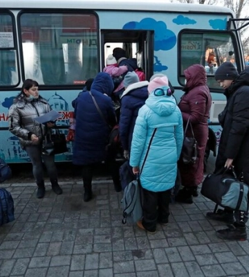 Жителям Донеччини краще виїхати – закликають волонтери та влада