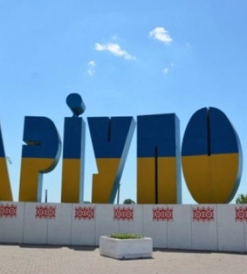 Гімн України заспівали в центрі окупованого Маріуполя