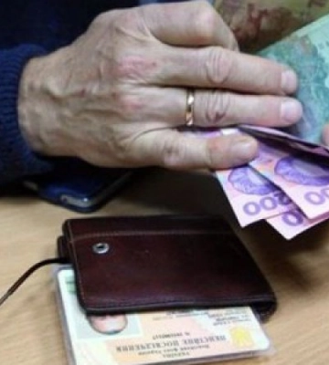 Переселенцям з Криму спростять оформлення українських пенсій