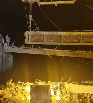 Боролися з повінню та потерпали від нових обстрілів. Як на Дніпропетровщині минула ніч після ракетного удару
