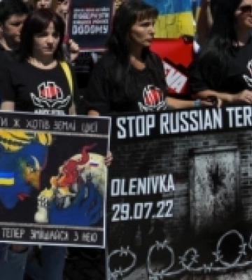 «На них скидали бомби, плавився бетон, але вони встояли», – волинські депутати підтримали звернення родичок полонених з Азовсталі до ВР