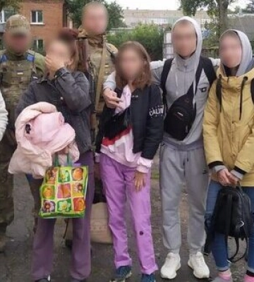 Прикордонники визволили п’ятьох підлітків, яких окупанти утримували в підвалі