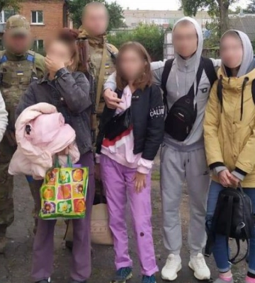 Прикордонники визволили п’ятьох підлітків, яких окупанти утримували в підвалі