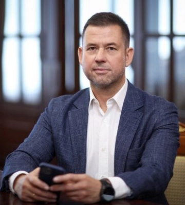 Віліс Дамбінс, акціонер VS Energy, передав на фронт 5 позашляховиків