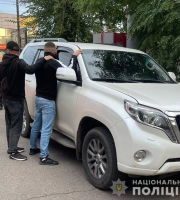 У Кривому Розі 30-річний містянин організував схему незаконного перетину кордону для чоловіків призивного віку