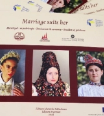 «Заміжжя їй личить»: в Ужгороді відкрили виставку весільного одягу, атрибутики та світлин