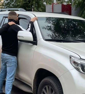 Обіцяв чоловікам &quot;відмазати&quot; їх від армії та допомогти виїхати за кордон: на Дніпропетровщині затримали шахрая