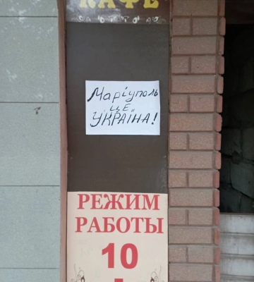 «Незадоволення мешканців зростає». В Маріуполі люди вийшли на мітинг через відсутність води та електрики — радник мера