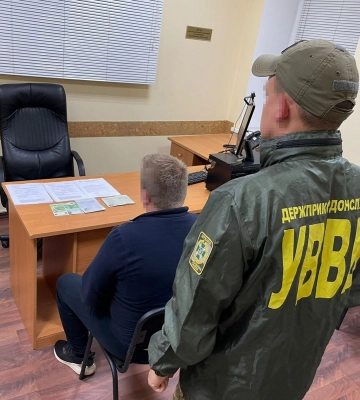 В «Устилузі» псевдостудент пропонував прикордонниці 200 доларів хабара