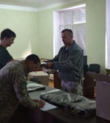 Бійцям підрозділу добровольчого формування Володимирської громади передали військову форму