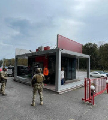 Прикордонники викрили шахраїв, які завозили автомобілі під виглядом гумдопомоги і продавали їх 