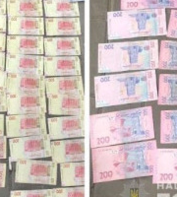 Обіцяв працевлаштування за кордоном: у Києві затримали вихідця з Донеччини за підозрою у шахрайстві (відео)