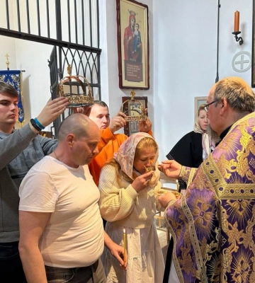 Звільнений з полону боєць з Луганщини після 20 років шлюбу обвінчався з дружиною