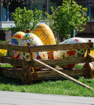 У черкаському сквері встановили великодню інсталяцію