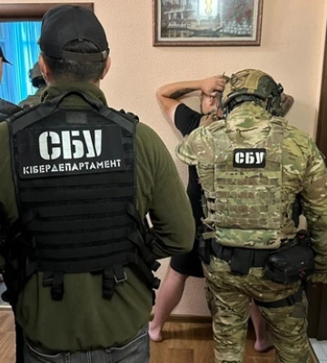Діяло в Києві та на Дніпропетровщині. Злочинне угруповання зняло з рахунку понад 11 млн грн