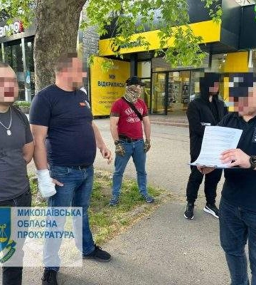 В Миколаєві за хабар у 1000 доларів можна уникнути криміналу: поліцейські попались на гарячому!