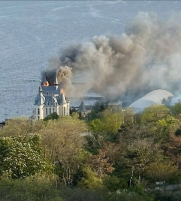 В Одесі росіяни влучили в «замок Ківалова»: є загиблі та поранені (фото, відео)