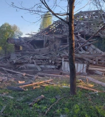 Росіяни атакували двома КАБами село на Сумщині, зруйновано школу. ФОТОрепортаж